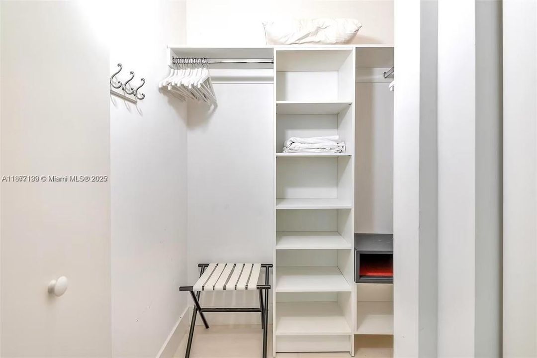 For Rent: $4,800 (2 beds, 2 baths, 1129 Square Feet)