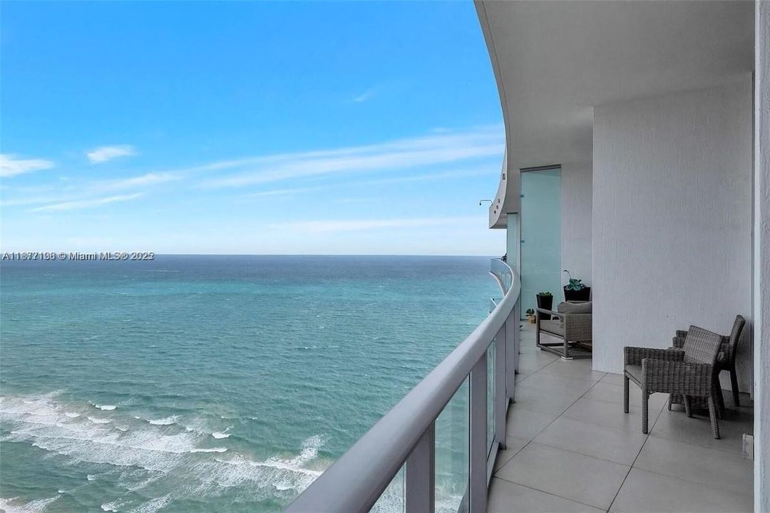 For Rent: $4,800 (2 beds, 2 baths, 1129 Square Feet)