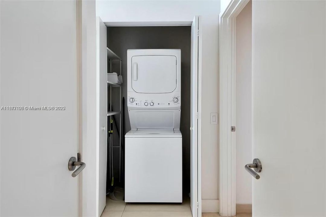 For Rent: $4,800 (2 beds, 2 baths, 1129 Square Feet)