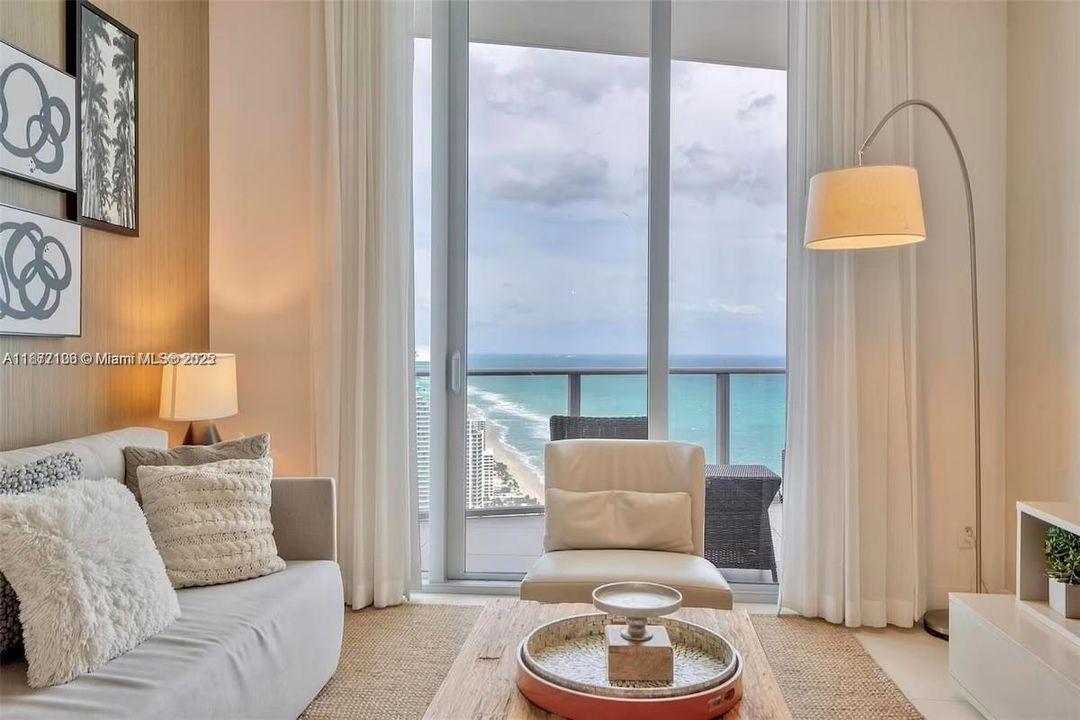 For Rent: $4,800 (2 beds, 2 baths, 1129 Square Feet)