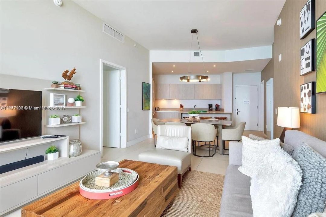 For Rent: $4,800 (2 beds, 2 baths, 1129 Square Feet)