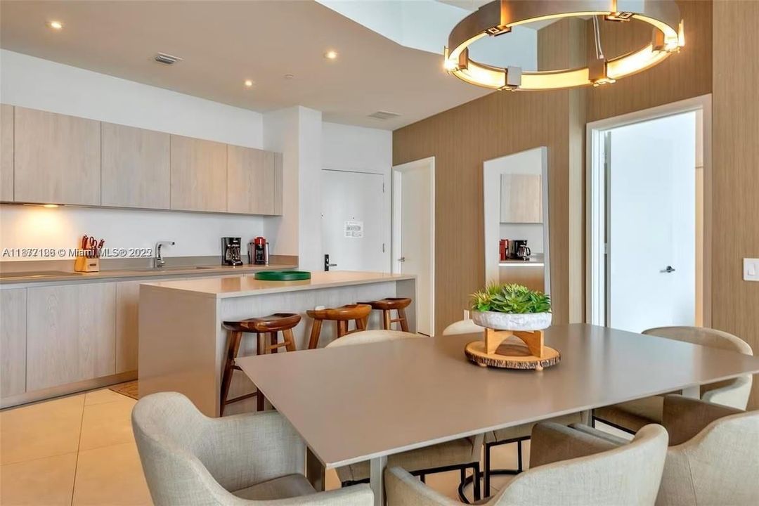 For Rent: $4,800 (2 beds, 2 baths, 1129 Square Feet)