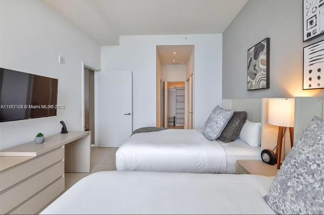 For Rent: $4,800 (2 beds, 2 baths, 1129 Square Feet)