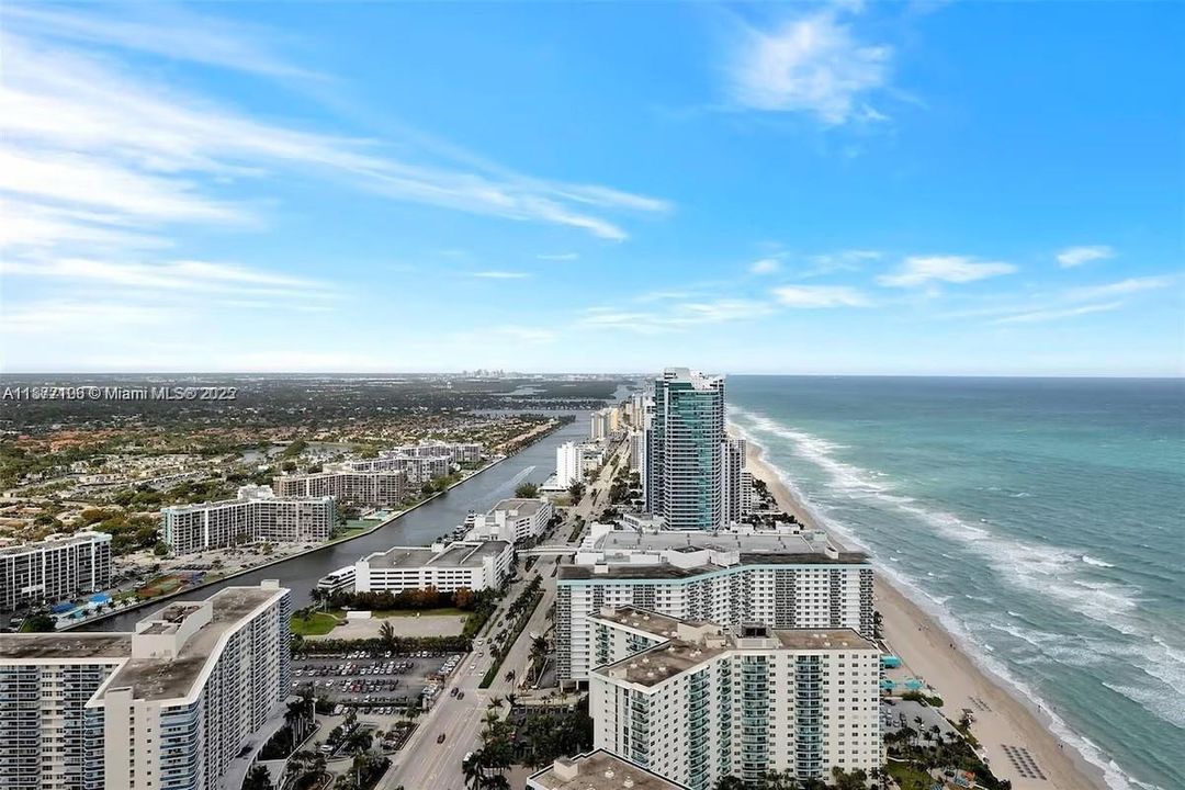 For Rent: $4,800 (2 beds, 2 baths, 1129 Square Feet)