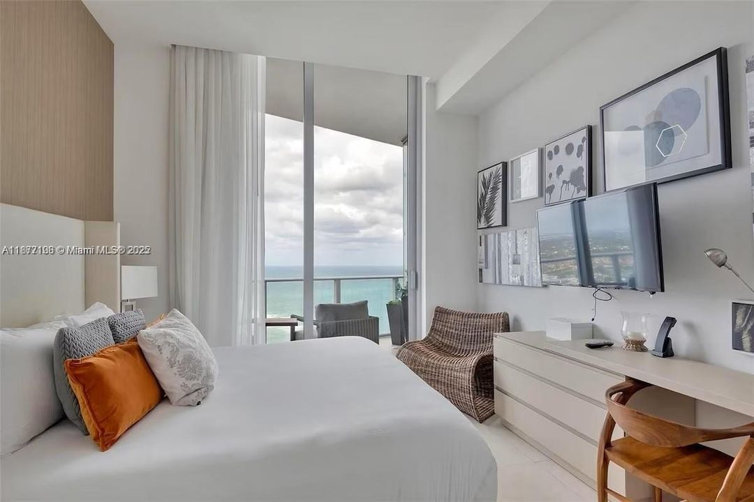 For Rent: $4,800 (2 beds, 2 baths, 1129 Square Feet)