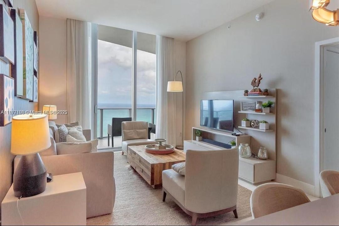 For Rent: $4,800 (2 beds, 2 baths, 1129 Square Feet)