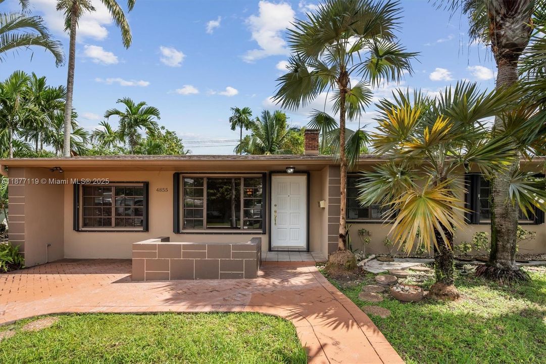 Recently Sold: $699,000 (4 beds, 3 baths, 1732 Square Feet)