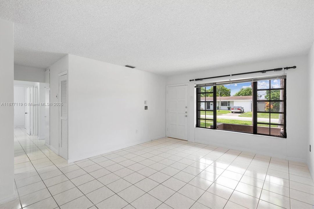 Recently Sold: $699,000 (4 beds, 3 baths, 1732 Square Feet)