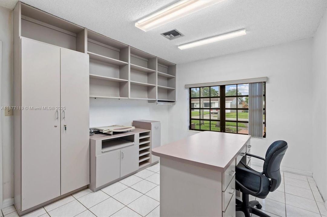 Recently Sold: $699,000 (4 beds, 3 baths, 1732 Square Feet)