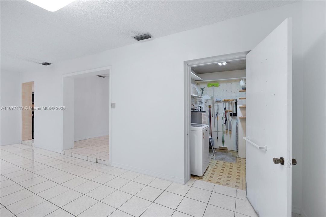 Recently Sold: $699,000 (4 beds, 3 baths, 1732 Square Feet)