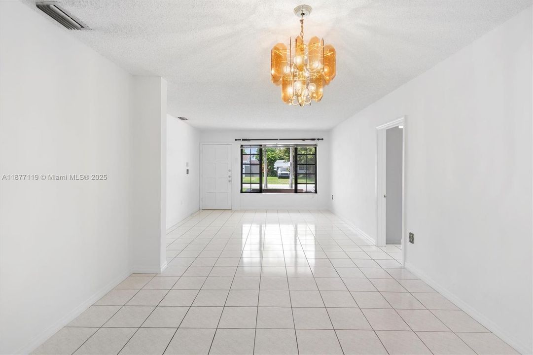 Recently Sold: $699,000 (4 beds, 3 baths, 1732 Square Feet)