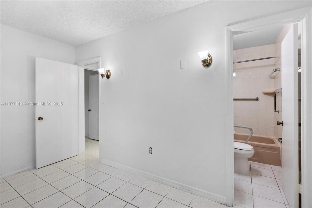 Recently Sold: $699,000 (4 beds, 3 baths, 1732 Square Feet)