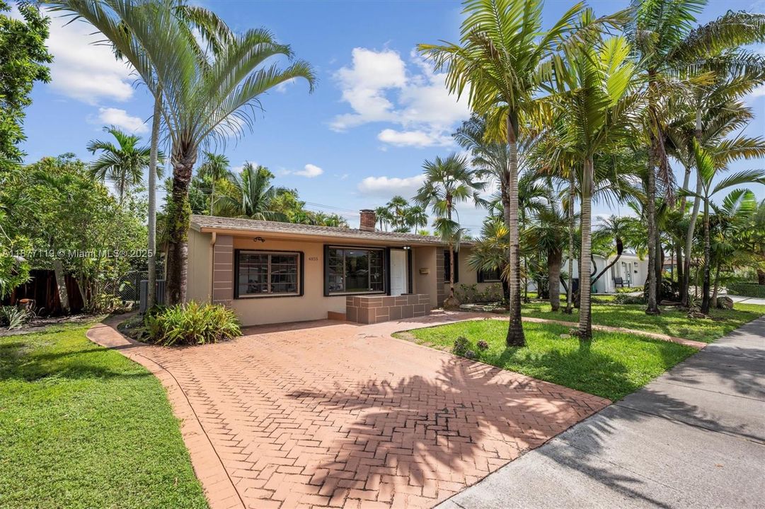 Recently Sold: $699,000 (4 beds, 3 baths, 1732 Square Feet)