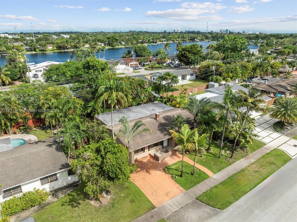 Recently Sold: $699,000 (4 beds, 3 baths, 1732 Square Feet)