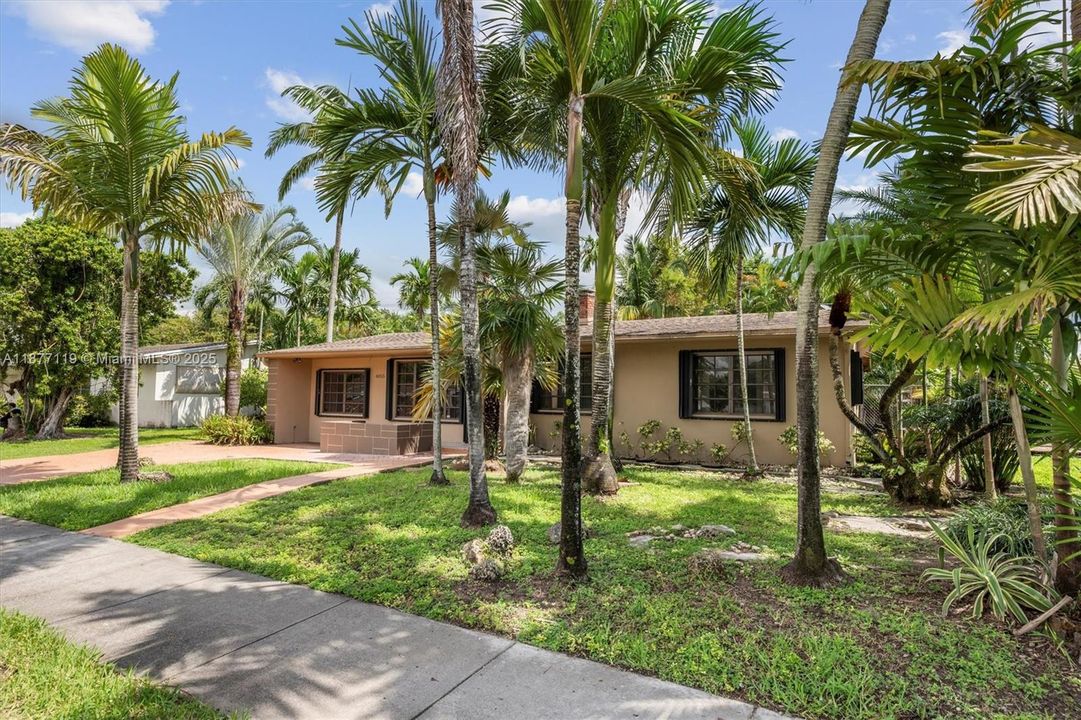 Recently Sold: $699,000 (4 beds, 3 baths, 1732 Square Feet)