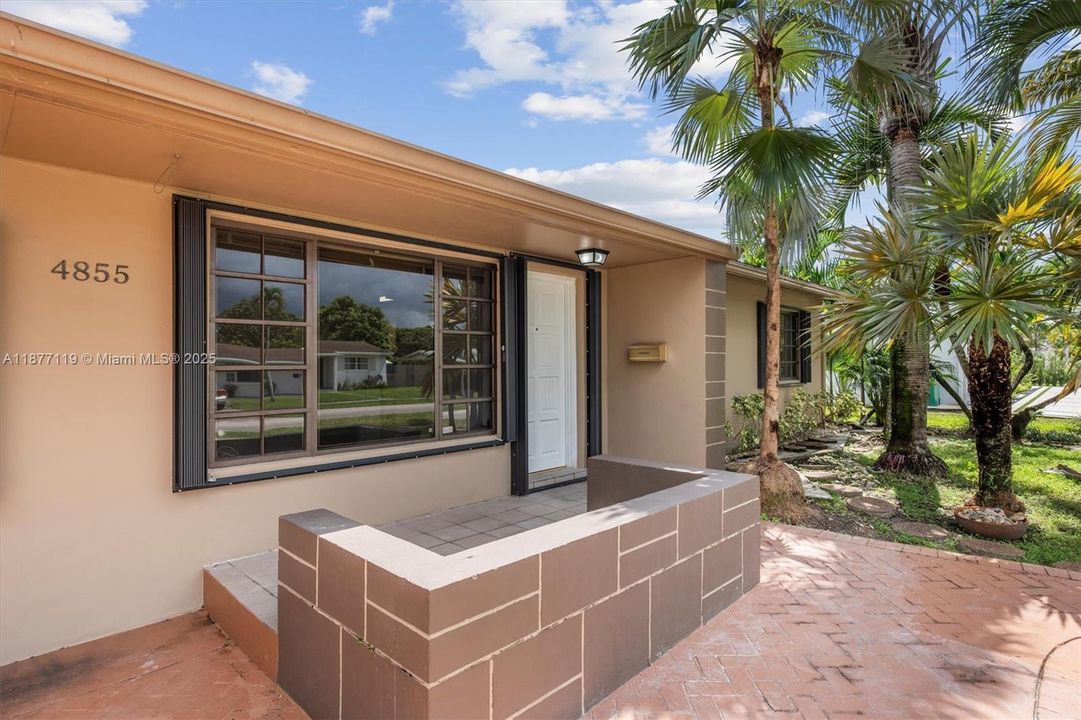 Recently Sold: $699,000 (4 beds, 3 baths, 1732 Square Feet)