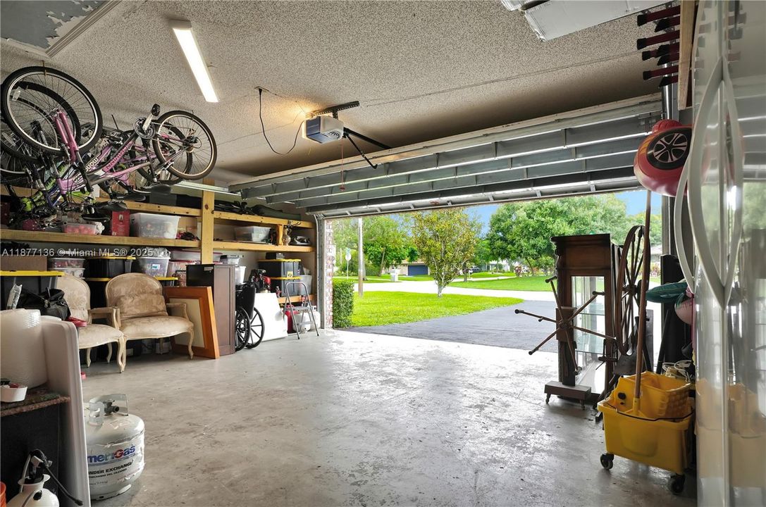 Недавно продано: $845,000 (5 спален, 3 ванн, 2836 Квадратных фут)