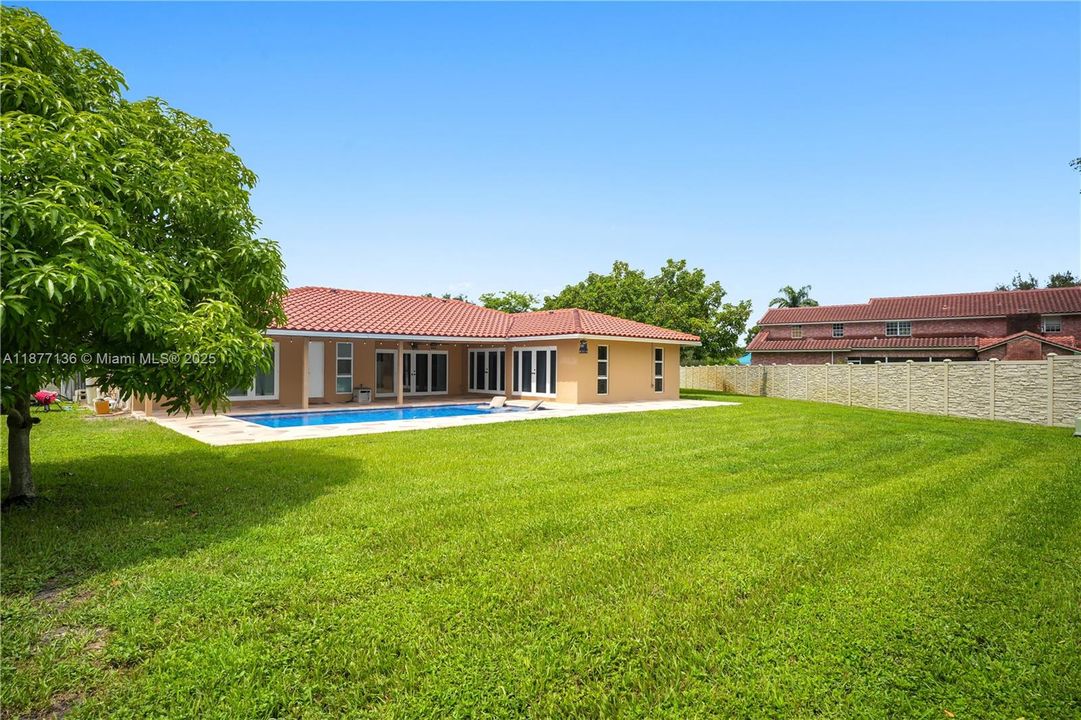 Недавно продано: $845,000 (5 спален, 3 ванн, 2836 Квадратных фут)