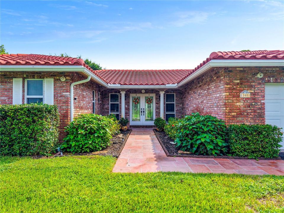 Недавно продано: $845,000 (5 спален, 3 ванн, 2836 Квадратных фут)