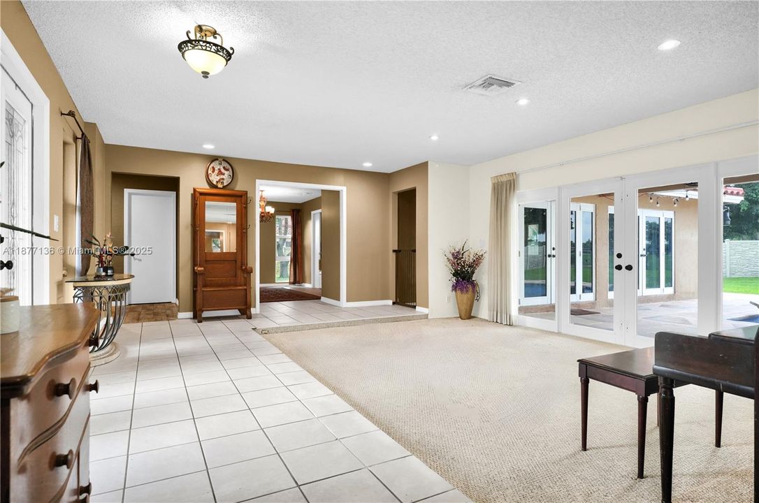 Недавно продано: $845,000 (5 спален, 3 ванн, 2836 Квадратных фут)