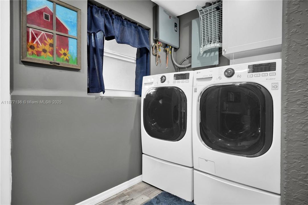 Недавно продано: $845,000 (5 спален, 3 ванн, 2836 Квадратных фут)