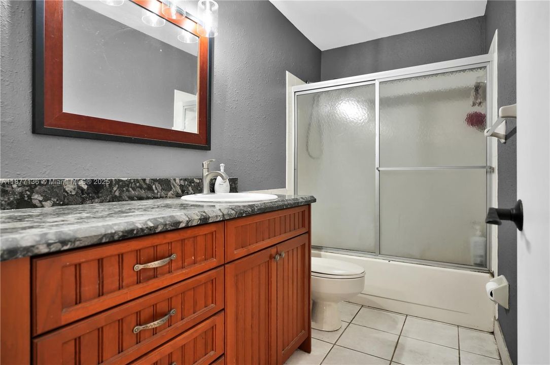 Недавно продано: $845,000 (5 спален, 3 ванн, 2836 Квадратных фут)