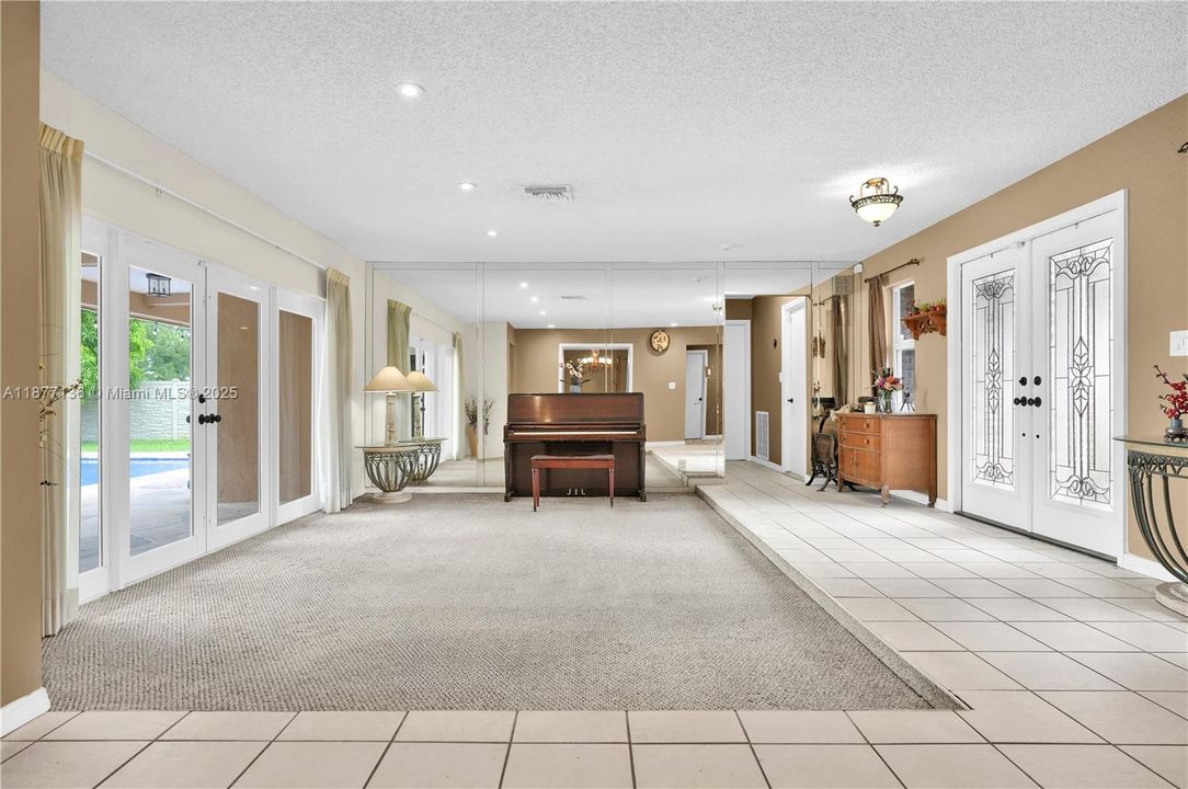 Недавно продано: $845,000 (5 спален, 3 ванн, 2836 Квадратных фут)