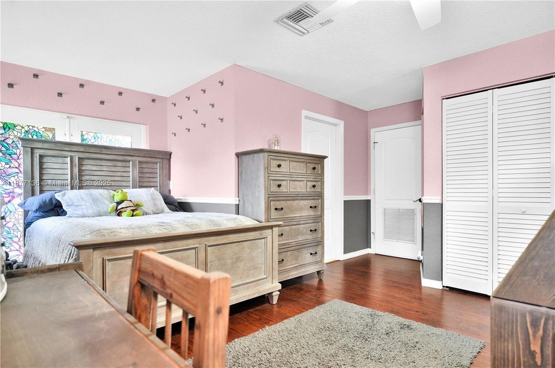 Недавно продано: $845,000 (5 спален, 3 ванн, 2836 Квадратных фут)