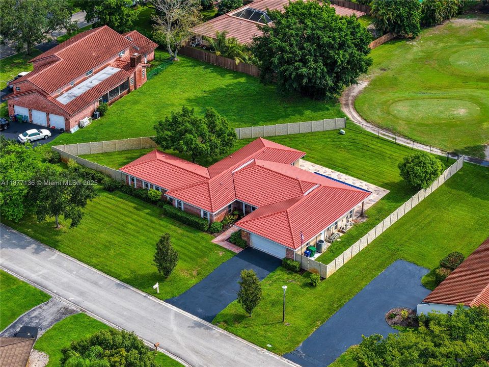 Недавно продано: $845,000 (5 спален, 3 ванн, 2836 Квадратных фут)