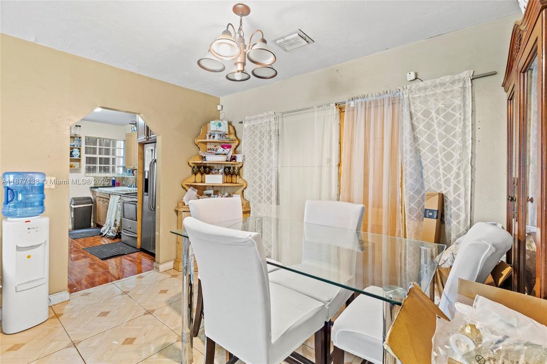 Activo con contrato: $359,990 (3 camas, 2 baños, 1050 Pies cuadrados)