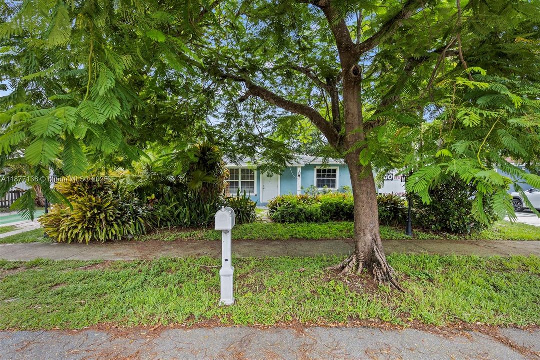 Activo con contrato: $359,990 (3 camas, 2 baños, 1050 Pies cuadrados)