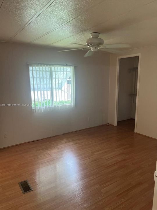 合同活跃: $1,850 (2 贝兹, 2 浴室, 1008 平方英尺)