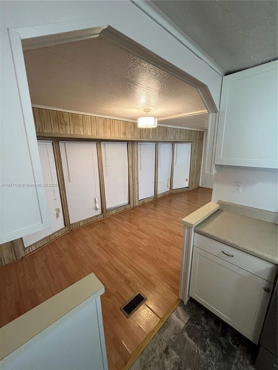 合同活跃: $1,850 (2 贝兹, 2 浴室, 1008 平方英尺)