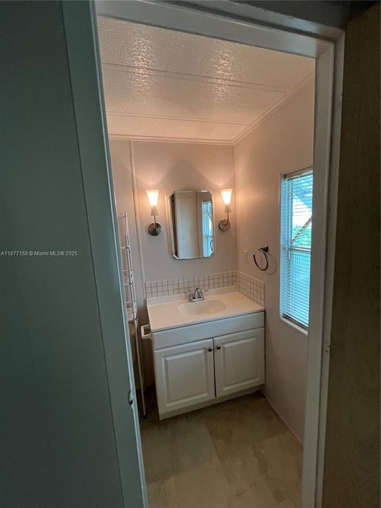 合同活跃: $1,850 (2 贝兹, 2 浴室, 1008 平方英尺)