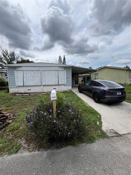 合同活跃: $1,850 (2 贝兹, 2 浴室, 1008 平方英尺)