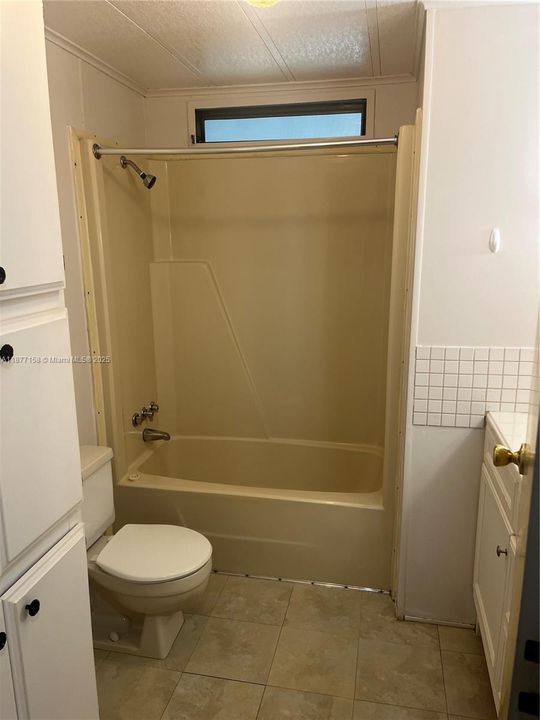 合同活跃: $1,850 (2 贝兹, 2 浴室, 1008 平方英尺)