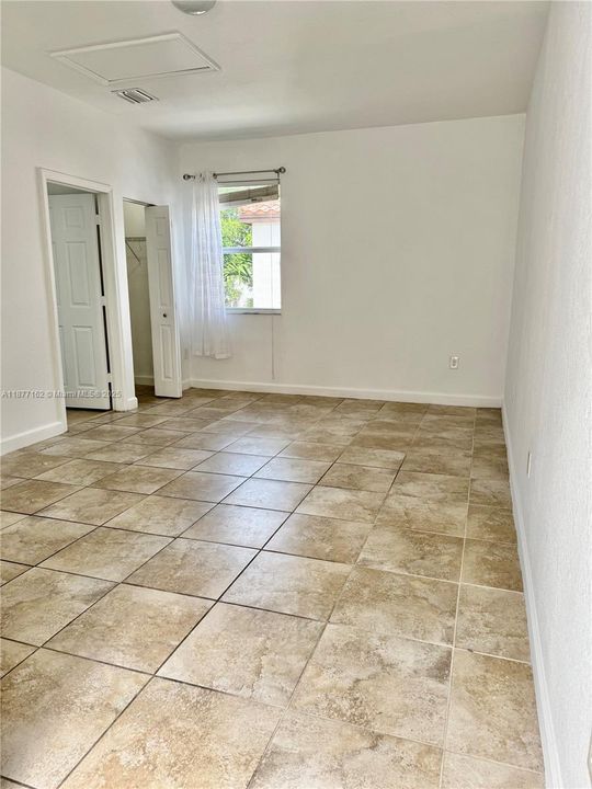 Activo con contrato: $1,650 (1 camas, 1 baños, 2312 Pies cuadrados)