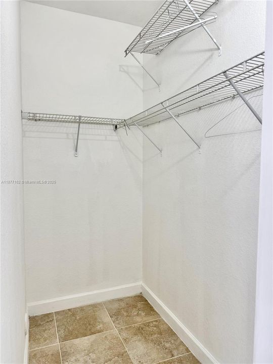 Activo con contrato: $1,650 (1 camas, 1 baños, 2312 Pies cuadrados)