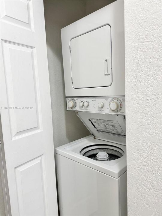 Activo con contrato: $1,650 (1 camas, 1 baños, 2312 Pies cuadrados)