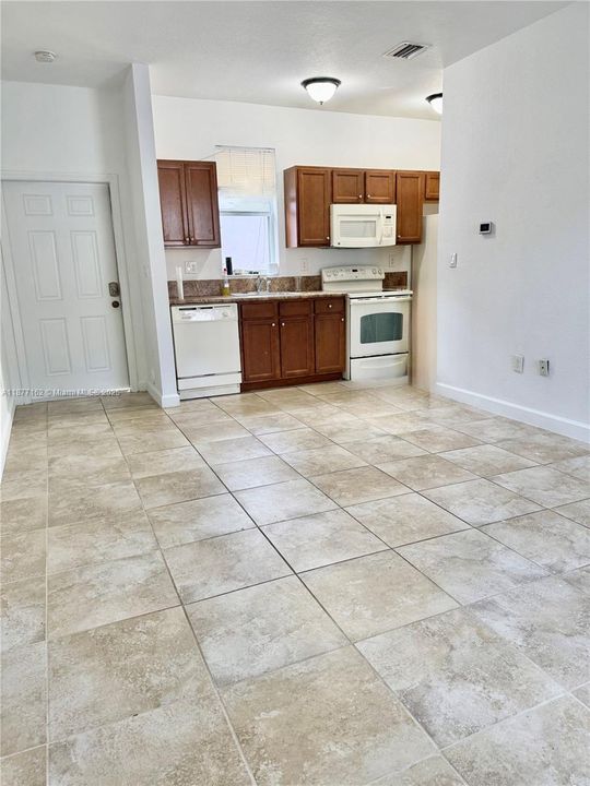 Activo con contrato: $1,650 (1 camas, 1 baños, 2312 Pies cuadrados)