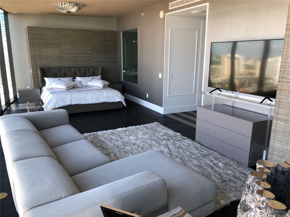 For Rent: $29,980 (3 beds, 4 baths, 4154 Square Feet)