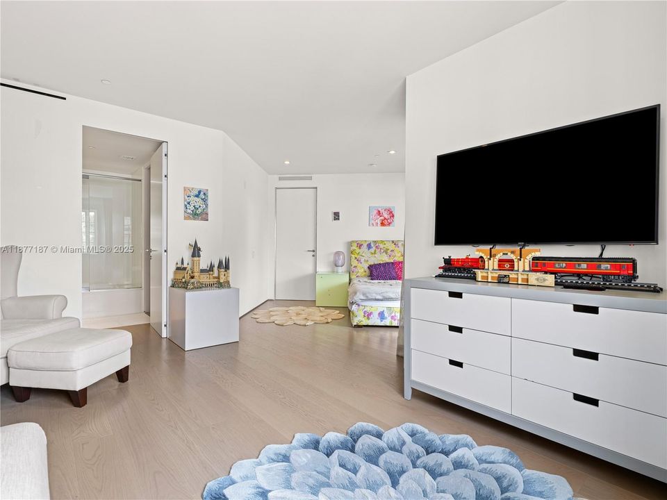 待售: $23,995,000 (6 贝兹, 6 浴室, 7160 平方英尺)