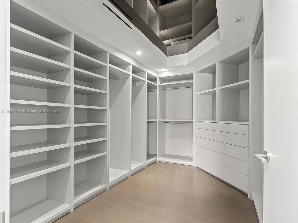 待售: $23,995,000 (6 贝兹, 6 浴室, 7160 平方英尺)