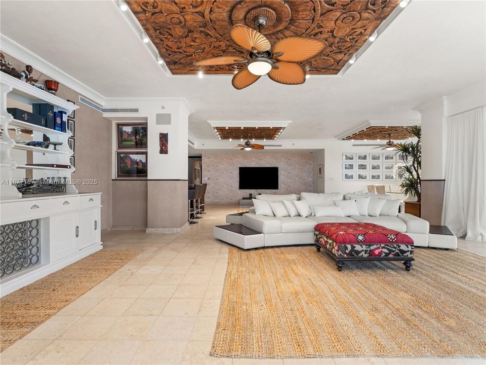 待售: $23,995,000 (6 贝兹, 6 浴室, 7160 平方英尺)