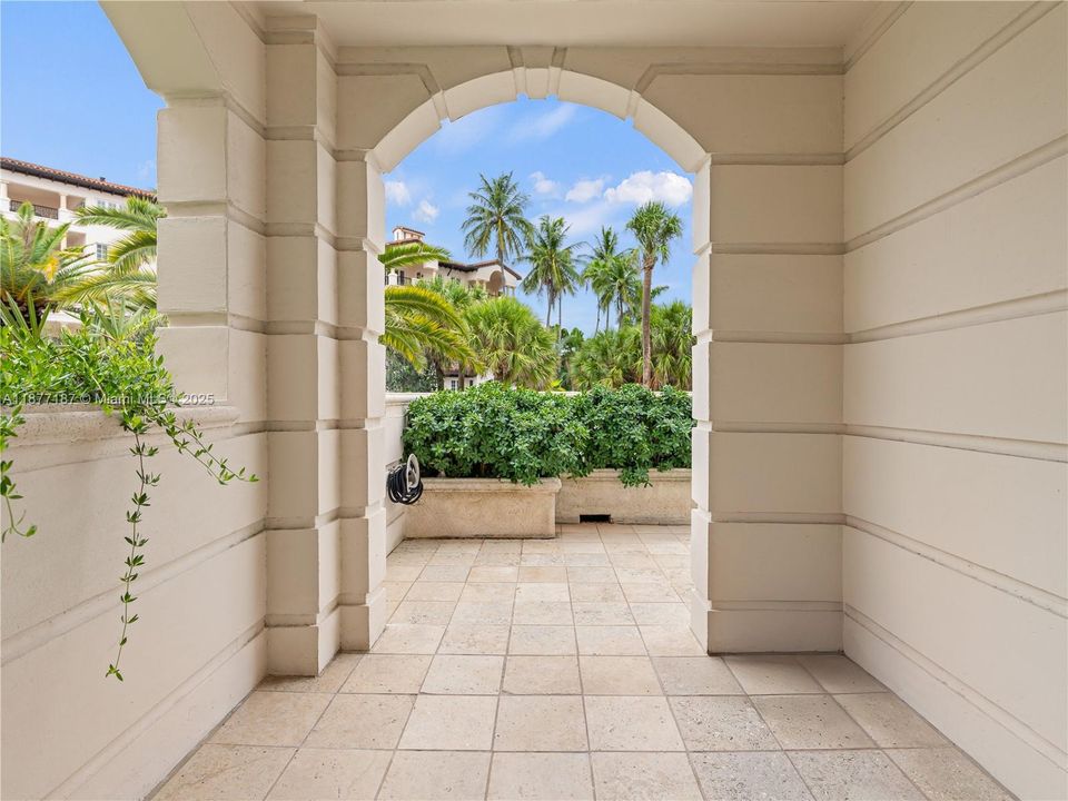 待售: $23,995,000 (6 贝兹, 6 浴室, 7160 平方英尺)