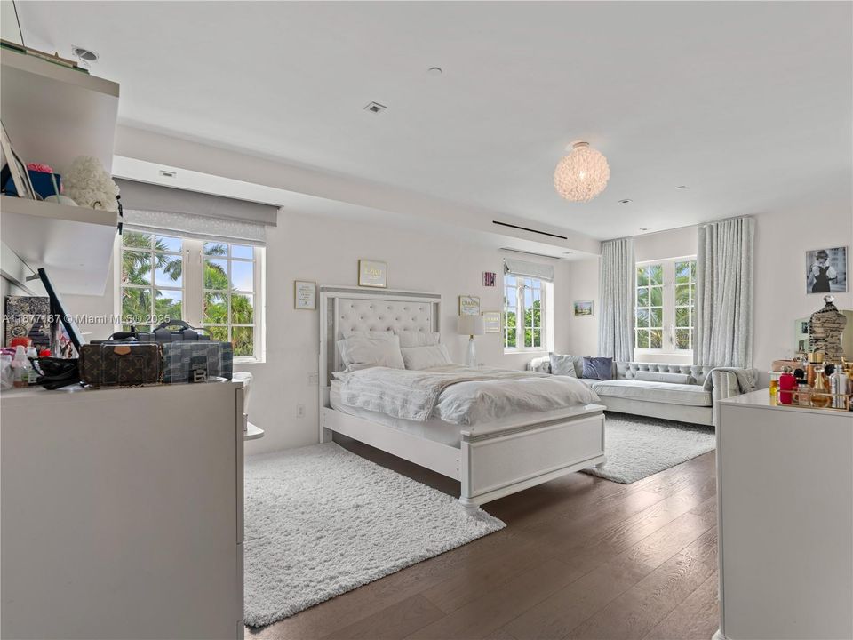 待售: $23,995,000 (6 贝兹, 6 浴室, 7160 平方英尺)