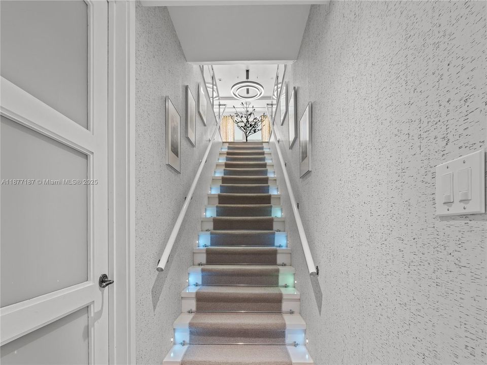 待售: $23,995,000 (6 贝兹, 6 浴室, 7160 平方英尺)