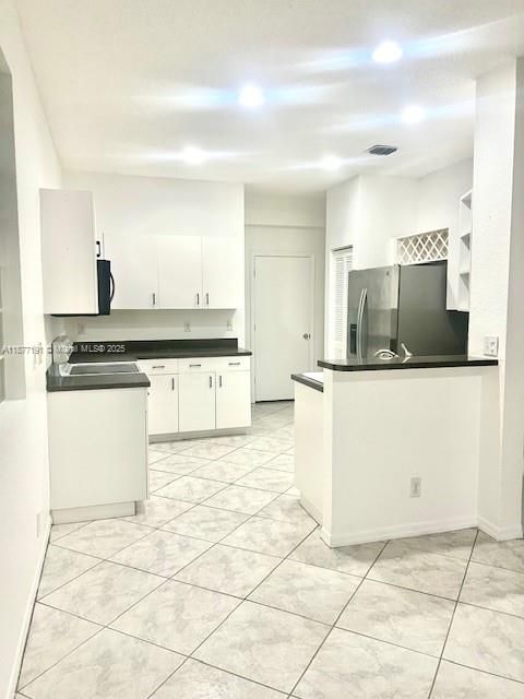 合同活跃: $3,495 (4 贝兹, 2 浴室, 2072 平方英尺)