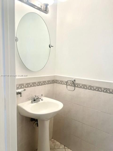 合同活跃: $3,495 (4 贝兹, 2 浴室, 2072 平方英尺)