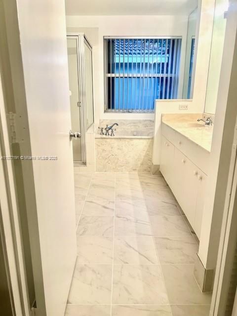 合同活跃: $3,495 (4 贝兹, 2 浴室, 2072 平方英尺)